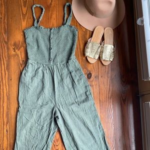 🦅Hollister Olive Jumpsuit with Removable Straps 🦅